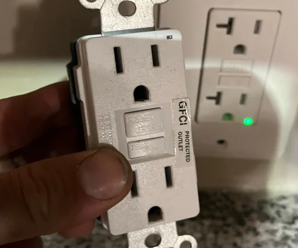 df-enterprise-nc-gfi-protected-outlet-white